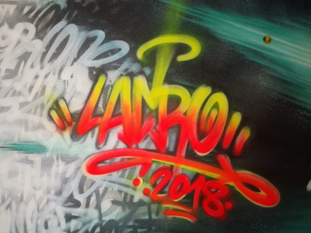 Lettrage GRAFFITI 2d “LAKRO ″ pour un rassemblement GRAFFITI dans une tour a Montbrison